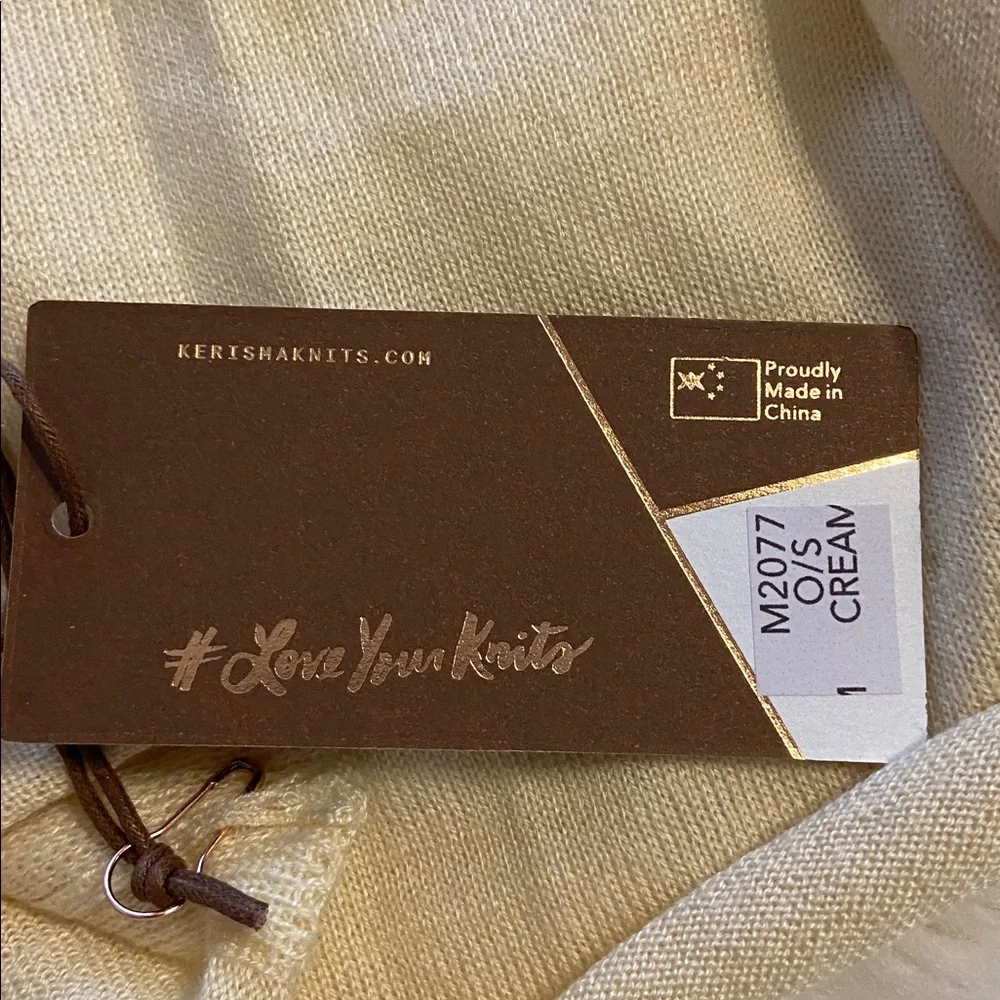 KERISMA WOOL  Elegant Cream Poncho on size length 35” wide 20” - Picture 5 of 8